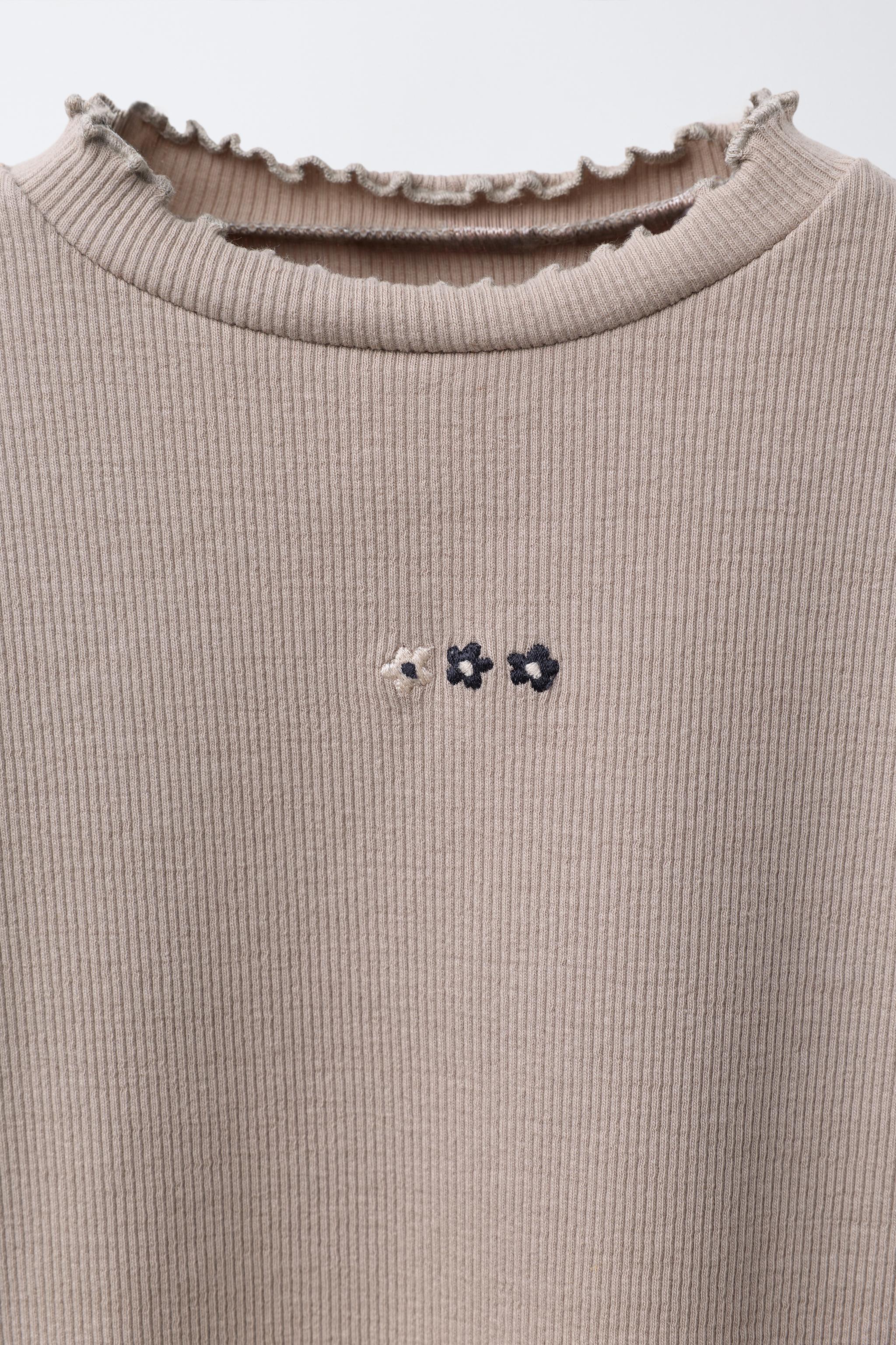 T-SHIRT CÔTELÉ DÉTAIL BRODÉ